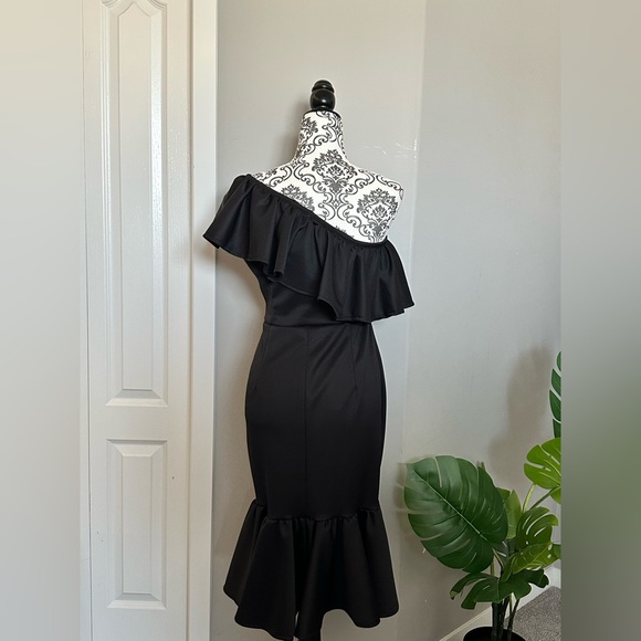 Black One Shoulder Dress - Picture 2 of 3